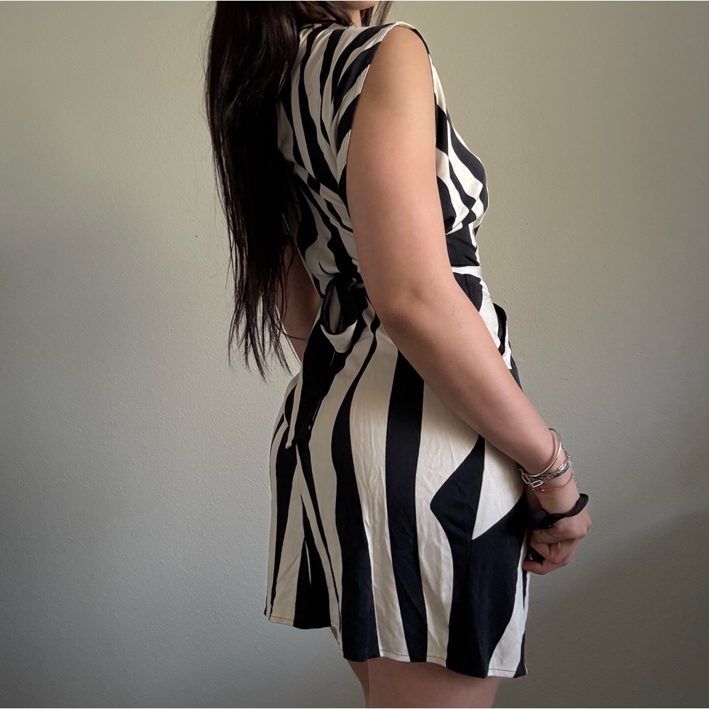 Issa London Striped Silk Dress - Picture 15 of 16